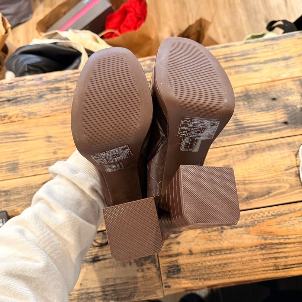 Forever 21 Brown Croc-Embossed Platform Heel Ankle Boots - Picture 5 of 6